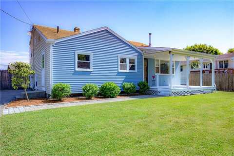 17 Namquid Drive, Middletown, RI 02842