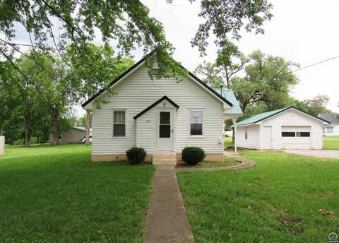 323 W 10th St, Lyndon, KS 66451