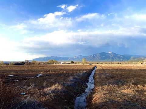 17 Rocking Chair Way, Taos, NM 87571