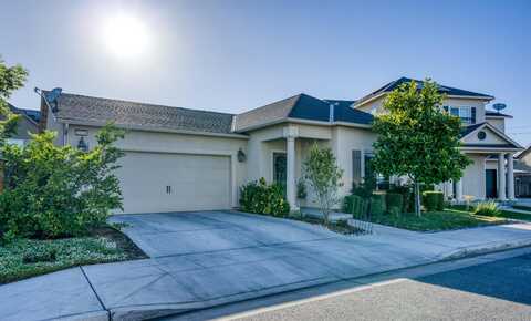 2120 Hermosa Avenue, Clovis, CA 93619