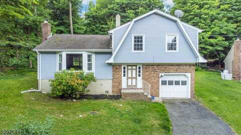 16 Woodland Trl, Sparta, NJ 07871