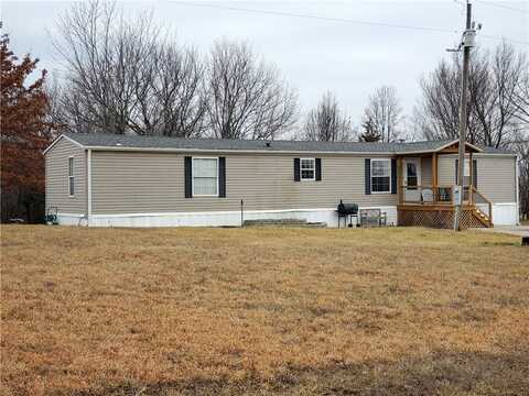 137 NW 501 Road, Centerview, MO 64019