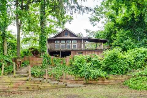 802 Portage Lakes Drive, Akron, OH 44319