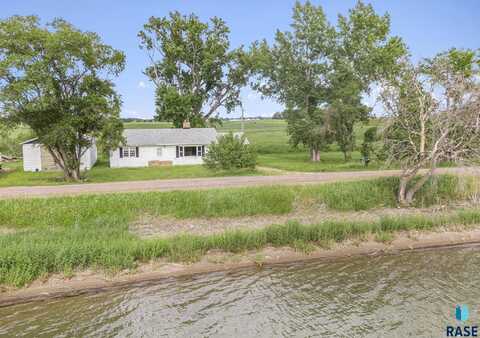 1540 Territorial Rd, Madison, SD 57042
