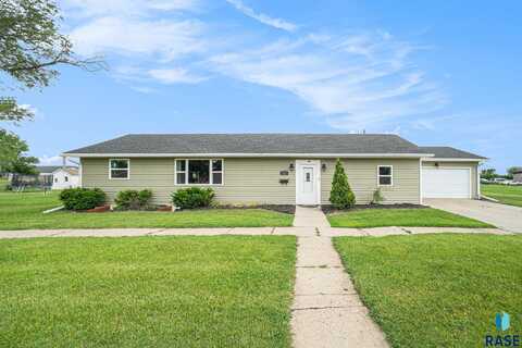 717 SW 2nd St, Madison, SD 57042