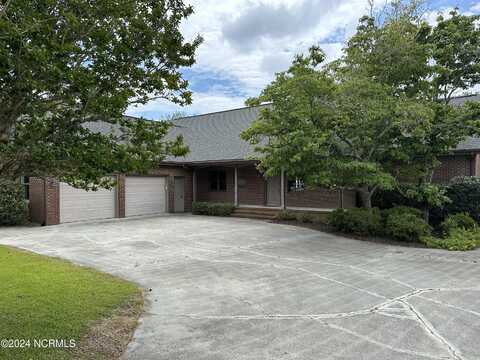 108 Inlet Court, Hampstead, NC 28443