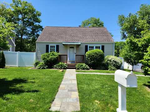 9 Woodside Terrace, Milford, CT 06460