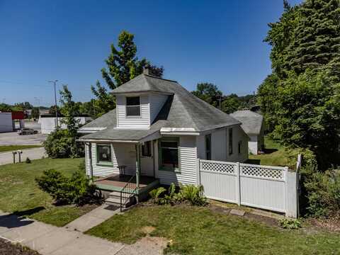 621 S Dryden Street, Hart, MI 49420