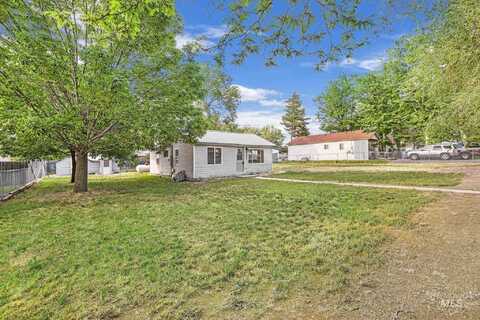 331 Orchards St E, Hagerman, ID 83332