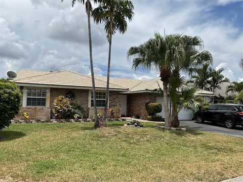 10896 NW 4th Dr, Coral Springs, FL 33071