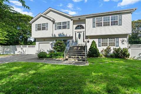 10 Gateway Court, Centereach, NY 11720