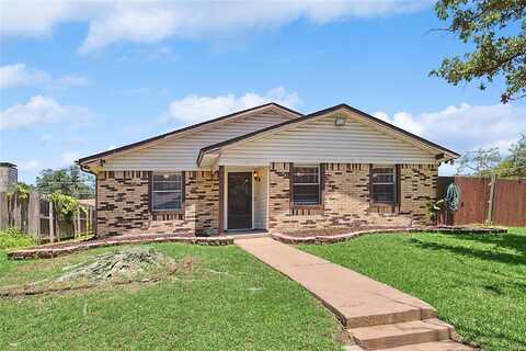 802 Pinehill Lane, Grand Prairie, TX 75052