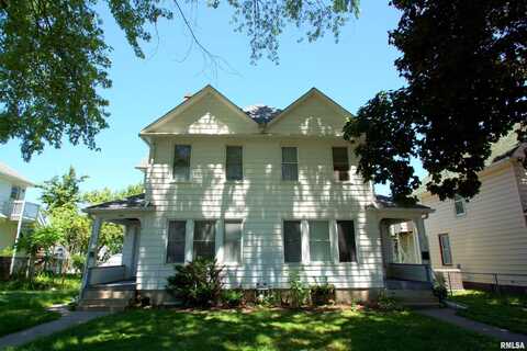 916 W 15TH Street, Davenport, IA 52804