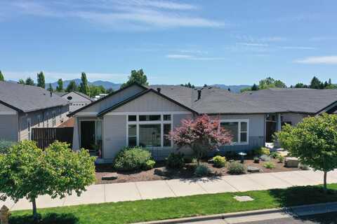 447 S Haskell Street, Central Point, OR 97502