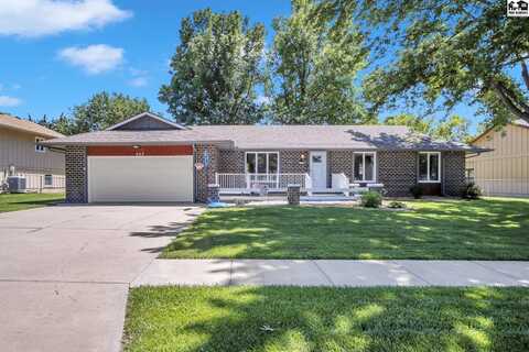 407 Evergreen Ct, McPherson, KS 67460