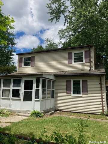 33 E Cherry Street, Central Islip, NY 11722