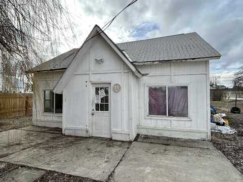 211 N 3rd St, Harrington, WA 99134