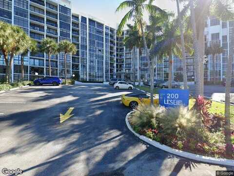 Leslie, HALLANDALE BEACH, FL 33009