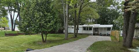 707 Warner Court, Houghton Lake, MI 48629