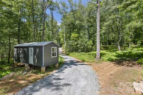 201 Sawyer Lane, Horse Shoe, NC 28742