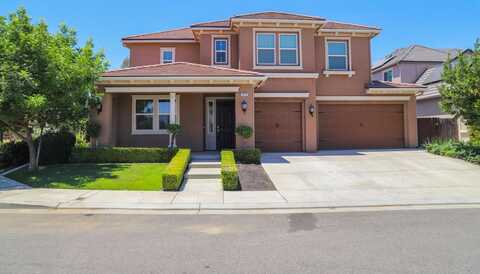 1412 Traverse Avenue N, Clovis, CA 93619