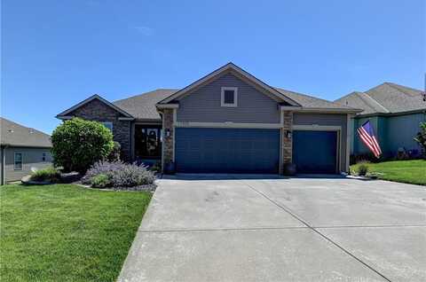 17905 Greyhawke Ridge Drive, Smithville, MO 64089