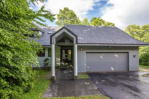 792 Woods Lane, Killington, VT 05751