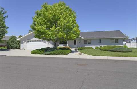 821 Greenfield Dr, Powell, WY 82435