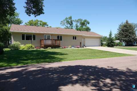 761 5th Ave, Canistota, SD 57012