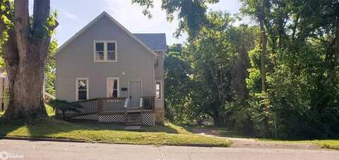 518 S 7Th Street, Burlington, IA 52601