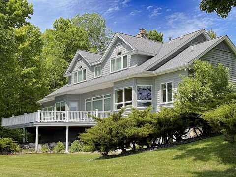 731 W Hathaway Road, Harbor Springs, MI 49740