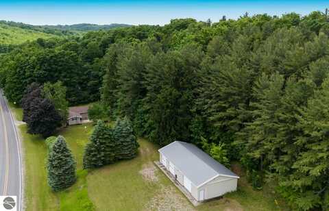 1551 N MACKSEY ROAD, SUTTONS BAY, MI 49682