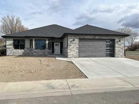 2640 Red Cliff Circle, Montrose, CO 81401