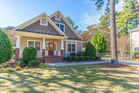 26 Deacon Palmer Place, Southern Pines, NC 28387