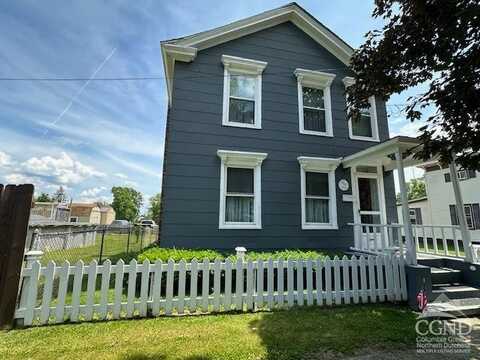 7 N Vernon St, Athens, NY 12015