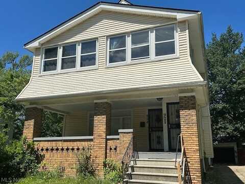 924 Helmsdale Road, Cleveland Heights, OH 44112