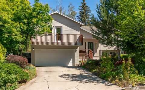 Easthills, EAST WENATCHEE, WA 98802