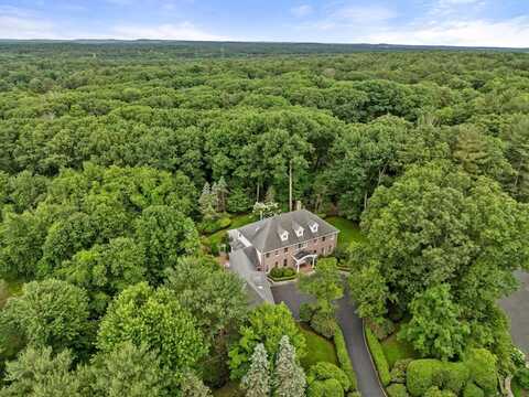 5 Wildflower Ln, Weston, MA 02493