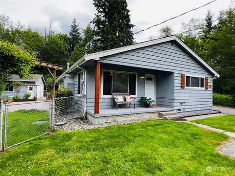 Jovita, EDGEWOOD, WA 98372