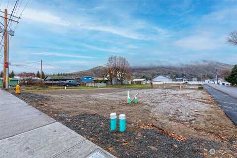 S Miller Street, Wenatchee, WA 98823