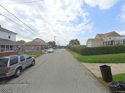 Chestnut St, NEW KENSINGTON, PA 15068