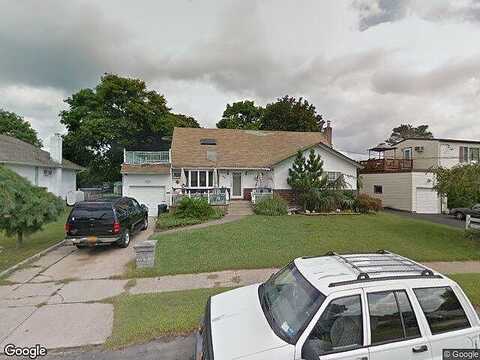 Burling Ln S, WEST ISLIP, NY 11795