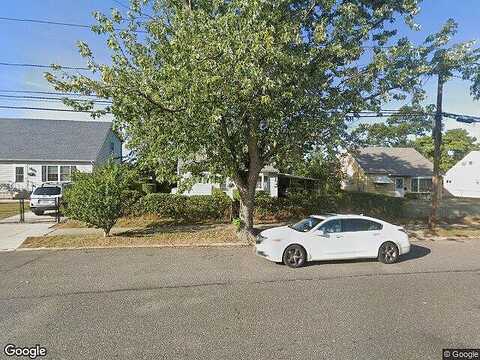 Parkway, WYANDANCH, NY 11798