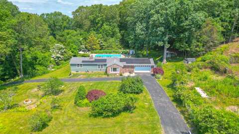 192 Kitemaug Road, Montville, CT 06382