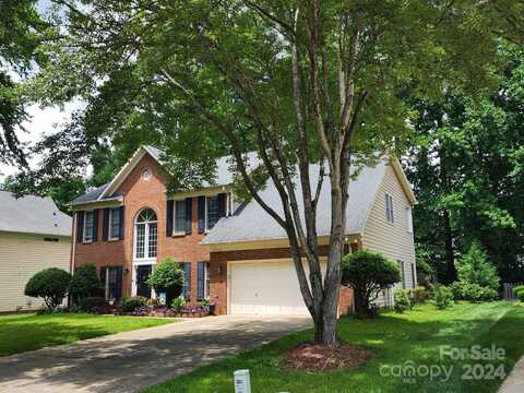 4414 Red Holly Court, Charlotte, NC 28215