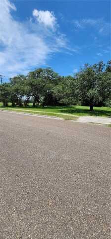 1407 N Live Oak Street, Rockport, TX 78382