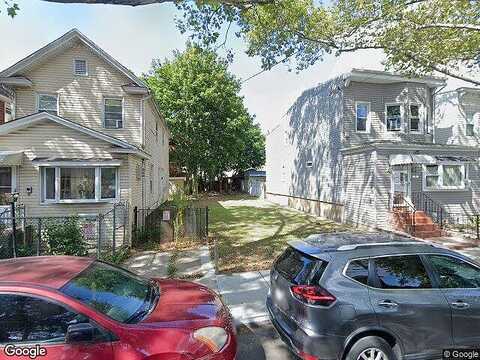 91St, WOODHAVEN, NY 11421