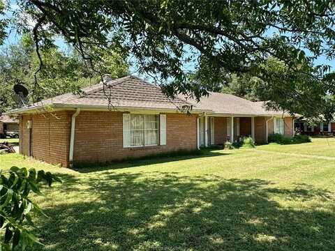 608 East Barton Street, Calvert, TX 77837