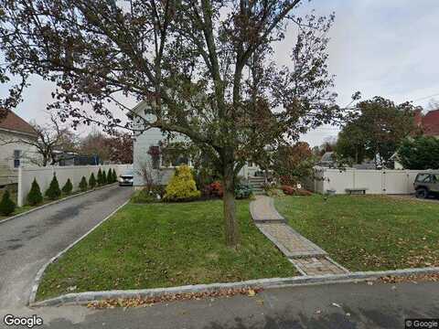 40Th, LINDENHURST, NY 11757