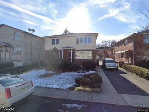 Maple St, FORT LEE, NJ 07024